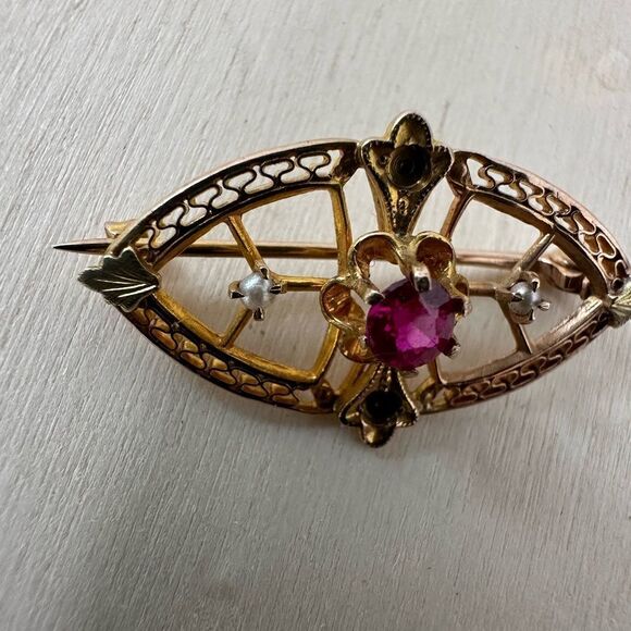 Antique Edwardian Era 10k Dainty Brooch - Picture 6 of 6